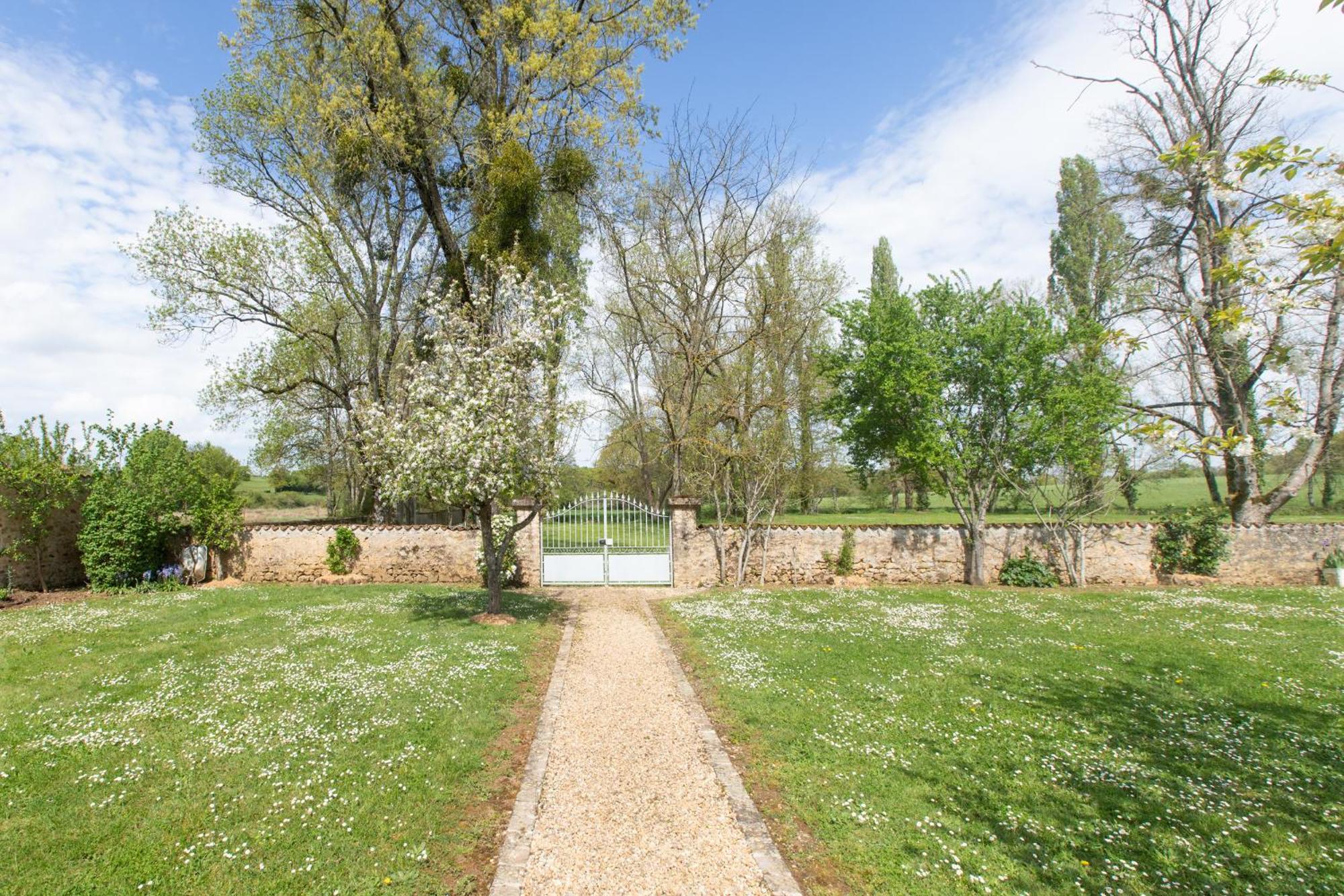 Le Clos Du Gue Pressac Bagian luar foto